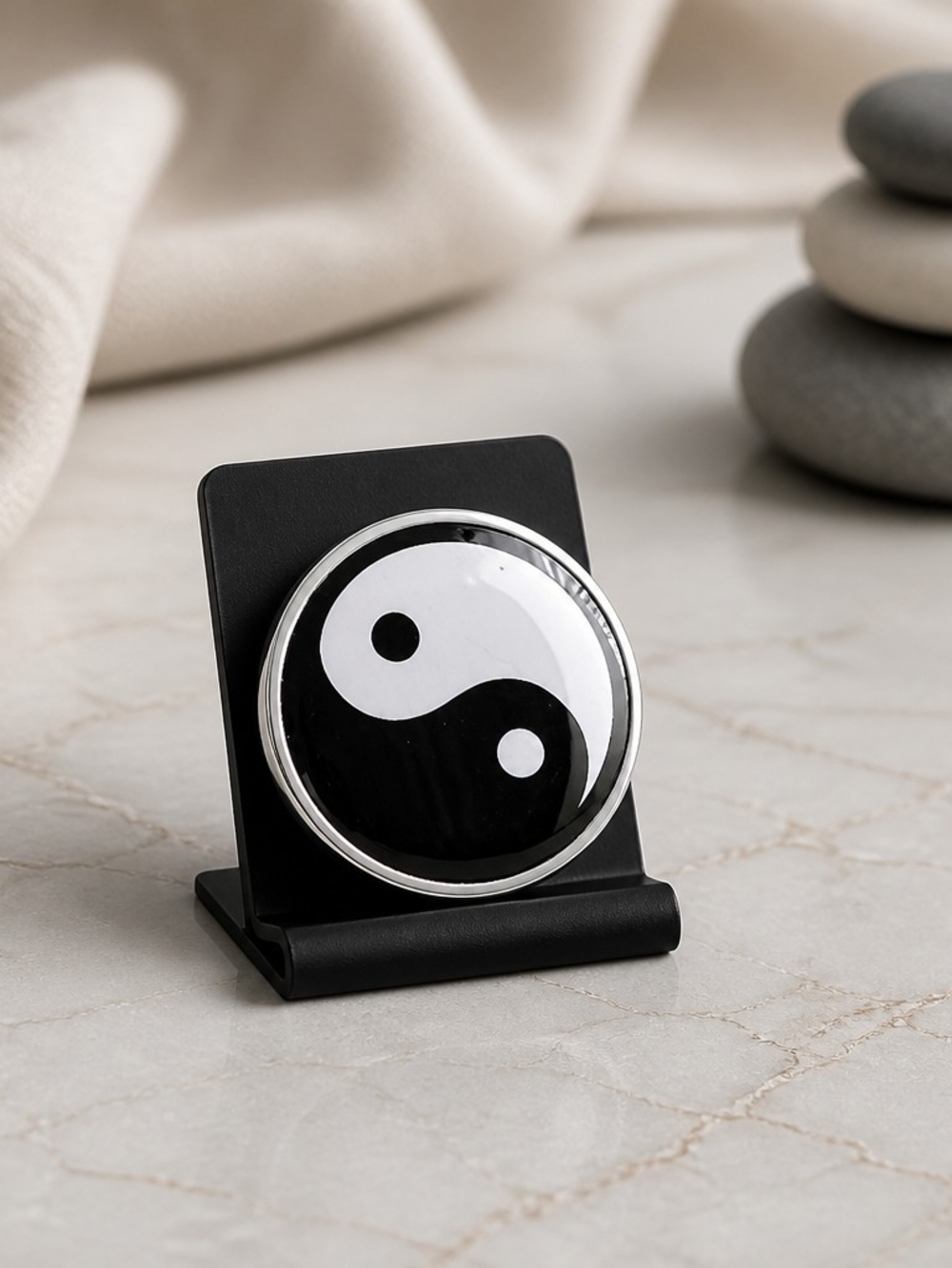 Yin Yang Meral Pin - Black and White